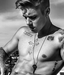 Bieber Superboy comendo o amigo gay porn 618e948e9ce86.jpg
