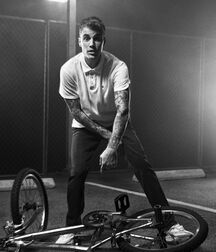 Bieber Superboy comendo o amigo gay porn 618e94a60181b.jpg