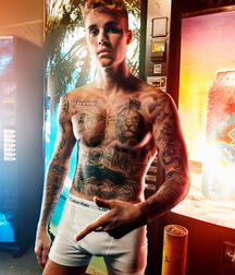 Bieber Superboy comendo o amigo gay porn 618e94ae1b543.jpg