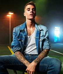 Bieber Superboy comendo o amigo gay porn 618e94b22aca0.jpg