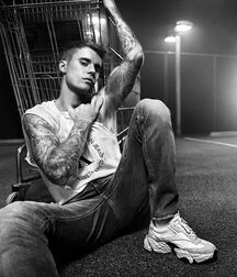Bieber Superboy comendo o amigo gay porn 618e94b6b8e75.jpg