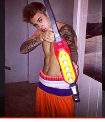 Bieber Superboy comendo o amigo gay porn 618e94cb879a7.jpg