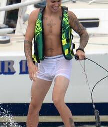 Bieber Superboy comendo o amigo gay porn nude 618eabdf95baa.jpeg
