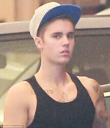 Bieber Superboy comendo o amigo gay porn nude 618eabe19cf6c.jpg