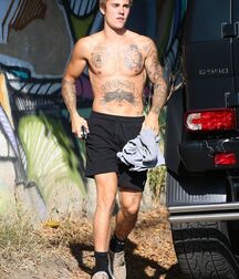 Bieber Superboy comendo o amigo gay porn nude 618eabe3a3031.jpg