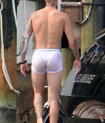 Bieber Superboy comendo o amigo gay porn nude 618eabf1abd92.jpeg