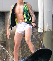 Bieber Superboy comendo o amigo gay porn nude 618eabf597896.jpeg