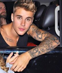 Bieber Superboy comendo o amigo gay porn nude 618eabf7ac3c4.jpg
