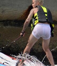 Bieber Superboy comendo o amigo gay porn nude 618eabfb9dbc1.jpeg