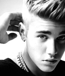 Bieber Superboy comendo o amigo gay porn nude 618eac0648420.jpg