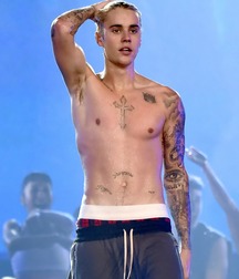Bieber Superboy comendo o amigo gay porn nude 618eac1079a17.jpg