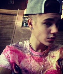 Bieber Superboy comendo o amigo gay porn nude 618eac1ae240e.jpg