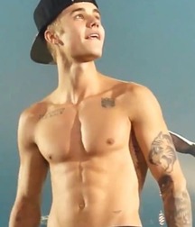 Bieber Superboy comendo o amigo gay porn nude 618eac231c10c.jpg