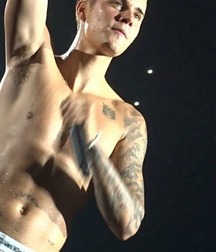 Bieber Superboy comendo o amigo gay porn nude 618eac2718017.jpg