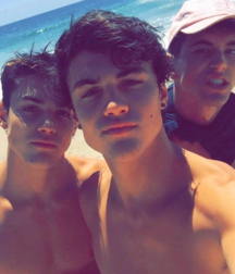 Hot Boys Mega-Mix (radb) 61a1b108b6657.png