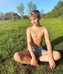 twink tube mirror mirror sexy boi 61a447b7a8558.jpg