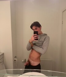 boys selfies mirrors gay porn snap 61a6b771ece7d.jpg