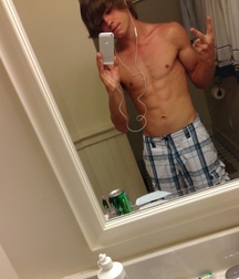 Matty's freinds  (no nudes) 5d871e127e598.jpg