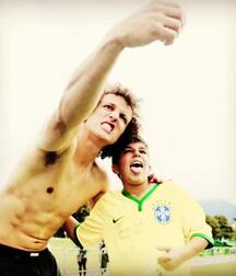 David Luiz - football player twink tube (that curly hair ...) 61f2ff40f12b5.jpg