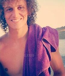 David Luiz - football player twink tube (that curly hair ...) 61f2ff53444b8.jpg