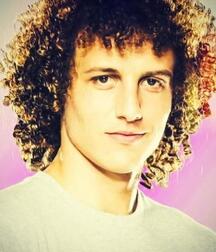 David Luiz - football player twink tube (that curly hair ...) 61f2ff77788d6.jpg
