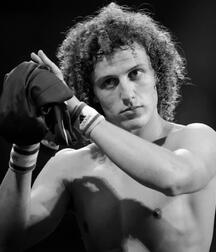 David Luiz - football player twink tube (that curly hair ...) 61f2ff8559043.jpg