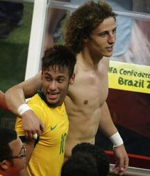 David Luiz - football player twink tube (that curly hair ...) 61f2ff9a155a3.jpg