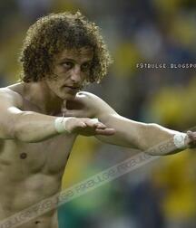 David Luiz - football player twink tube (that curly hair ...) 61f2ffb354ff2.jpg