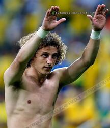 David Luiz - football player twink tube (that curly hair ...) 61f2ffb55a93e.jpg