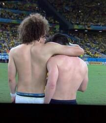 David Luiz - football player twink tube (that curly hair ...) 61f2ffbbaa6e4.jpg