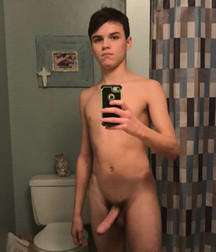 Esquyss: Boy selfies 5c3044492ed90.jpg