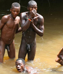 Esquyss: Black beauties together 5c6c466b26dd8.jpg