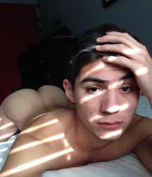 Esquyss: A selfie before sleeping 5c8aa745530d9.jpg