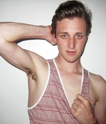 Esquyss: T-shirt parted for a great Armpit view 5c8d451fb00e5.jpg