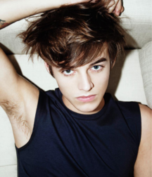 Esquyss: T-shirt parted for a great Armpit view 5c8d453185d51.png