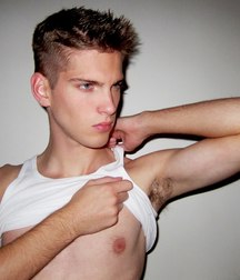 Esquyss: T-shirt parted for a great Armpit view 5c8d4542b2897.jpg