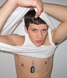 Esquyss: T-shirt parted for a great Armpit view 5c8d45478df0c.jpg