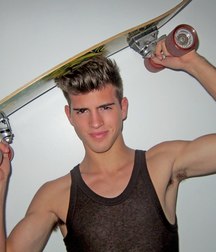 Esquyss: T-shirt parted for a great Armpit view 5c8d454d23832.jpg