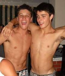 Esquyss: Good friends, a focus on their pits