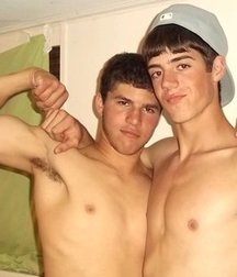 Esquyss: Good friends, a focus on their pits 5c9481f37c5cb.jpg