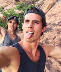 Esquyss: Good friends, a focus on their pits 5c9481fb011c0.jpg