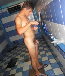 Esquyss: Time for Shower 5c9e61fc19a8f.jpg