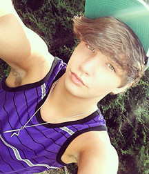 Esquyss: Young sexy pits right under the tank top ! 5cb4b7266983e.jpg