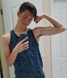 Esquyss: Young sexy pits right under the tank top ! 5cb4b7402e1ac.jpg