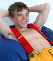 Esquyss: Young sexy pits right under the tank top ! 5cb4b76666403.jpg