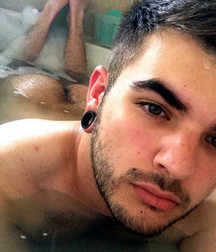 Esquyss: Relaxing in a hot bath 5cbc8aacd1df5.jpg