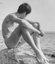 Esquyss: B&W quality shots 5cbc90d519625.jpg