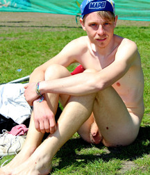 Esquyss: Boys relaxing outdoor 5cbfe65358b8d.jpg