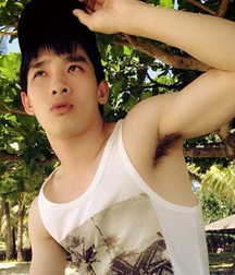 Esquyss: Young sexy pits under the T-shirt 5cc556827df10.jpg