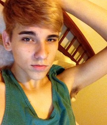 Esquyss: Young sexy pits under the T-shirt 5cc556d8b549b.jpg